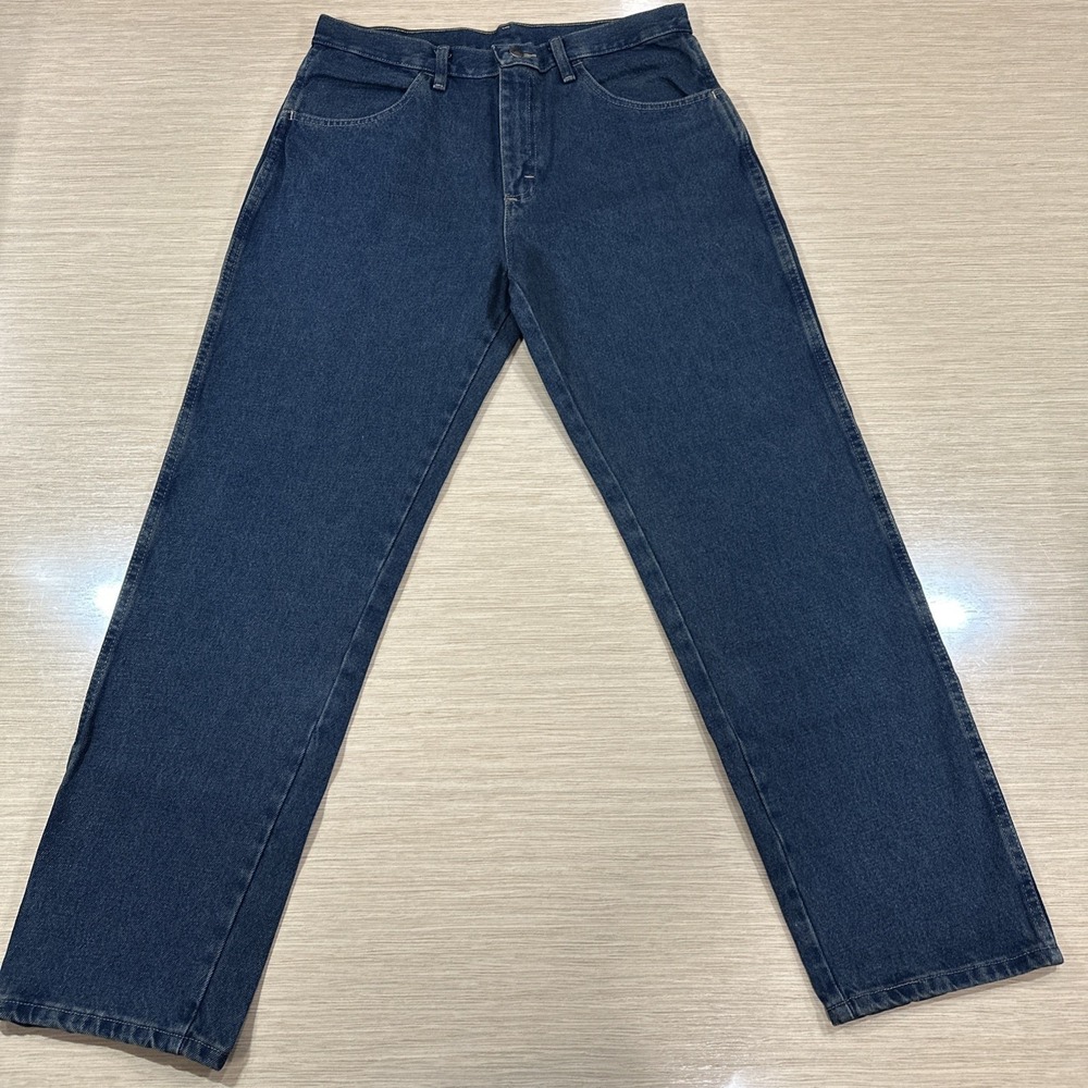 NWT Wrangler Rustler Men 33x30 Relaxed Fit Straight Leg Denim Jeans Classic Look